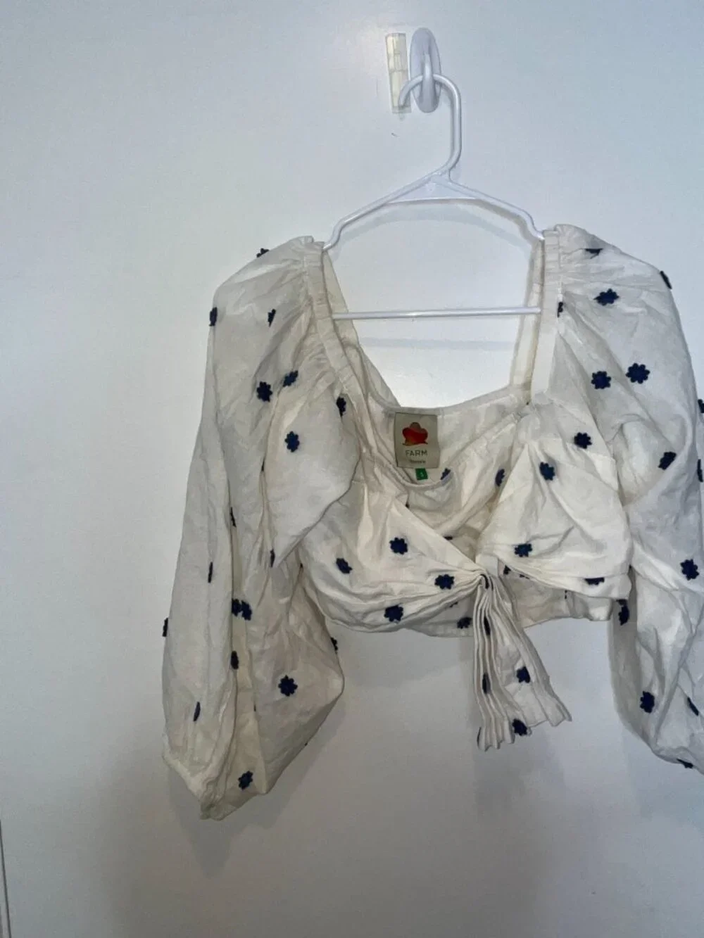 Farm Rio Anthropologie Bow front crop top white blue flower L summer beach